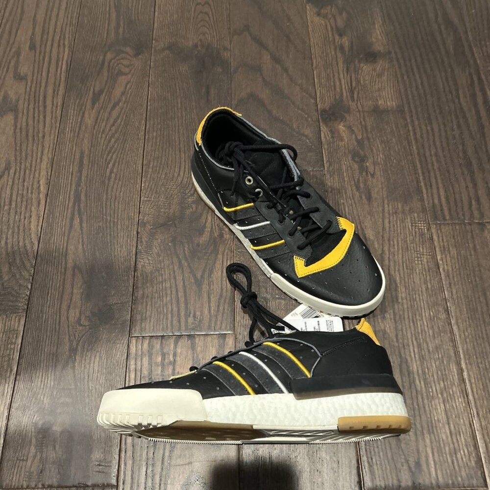 adidas Rivalry RM Low Sneakers Men's Size 10.5 Black/ Grey/ Carbon EE4987.  Mark